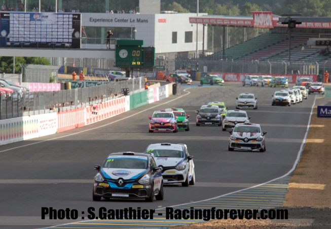 De la bagarre à tous les étages en Clio Cup De la bagarre à tous les étages en Clio Cup