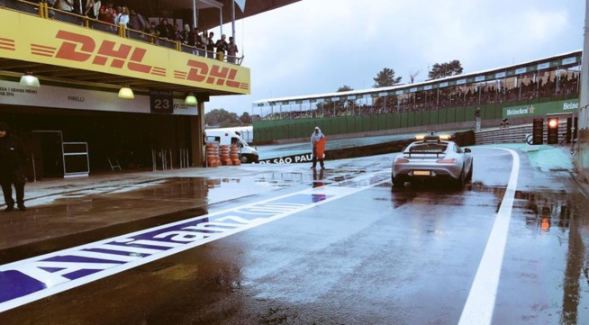 Le Safety Car a été longtemps en tête du GP © Mercedes AMG F1 Le Safety Car a été longtemps en tête du GP © Mercedes AMG F1