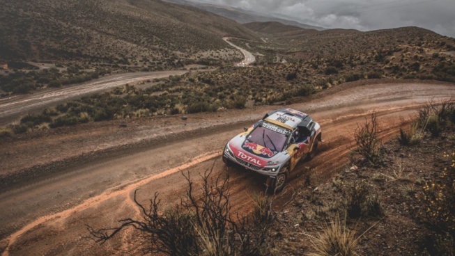 Dakar : Ca bouge encore, Peugeot garde la main Dakar : Ca bouge encore, Peugeot garde la main