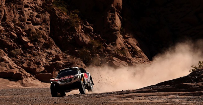 Peugeot file vers la victoire malgré les difficultés Peugeot file vers la victoire malgré les difficultés