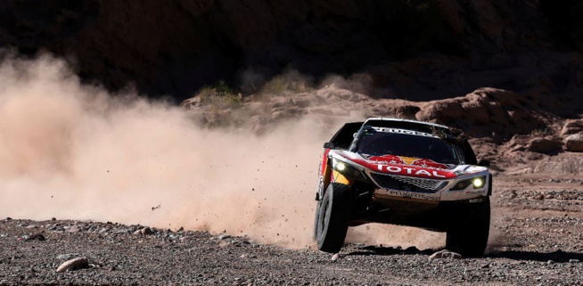 Dakar auto : 5 minutes d'avance pour Peterhansel