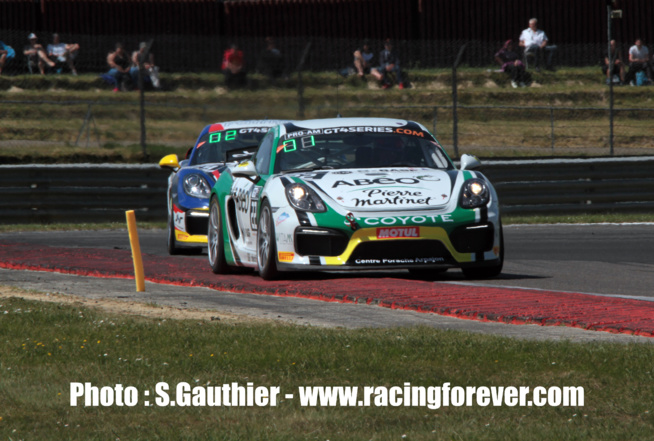 Le duel du début de course Le duel du début de course