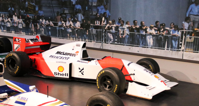 La McLaren MP4/9 : © O. Jennequin – www.racingforever.com La McLaren MP4/9 : © O. Jennequin – www.racingforever.com