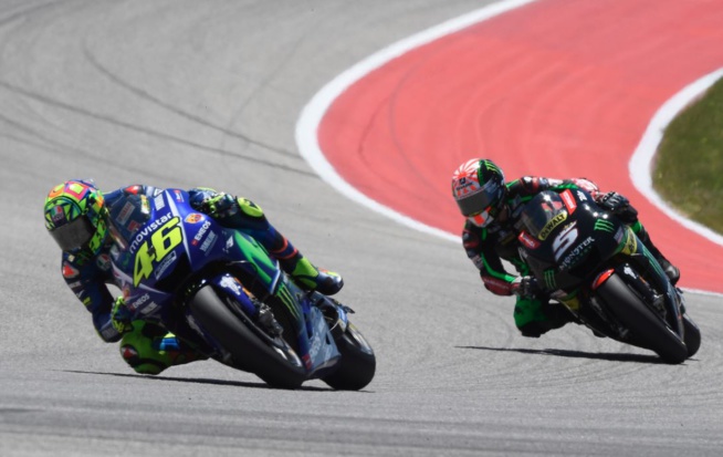 Rossi / Zarco, bagarre polémique en MotoGP (Photo Yamaha) Rossi / Zarco, bagarre polémique en MotoGP (Photo Yamaha)