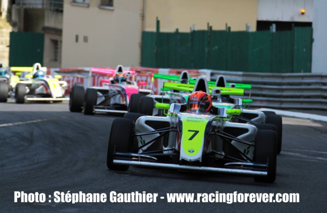 Thomas mène la course et remporte sa première victoire à Pau Thomas mène la course et remporte sa première victoire à Pau