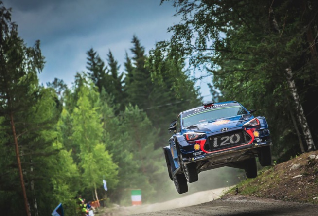 Thierry Neuville saute Ogier au classement général (Photo @World - Red Bull Content) Thierry Neuville saute Ogier au classement général (Photo @World - Red Bull Content)