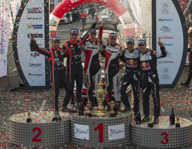 Le podium du rallye (Photos : Ivo Kivistik / Red Bull Content Pool) Le podium du rallye (Photos : Ivo Kivistik / Red Bull Content Pool)