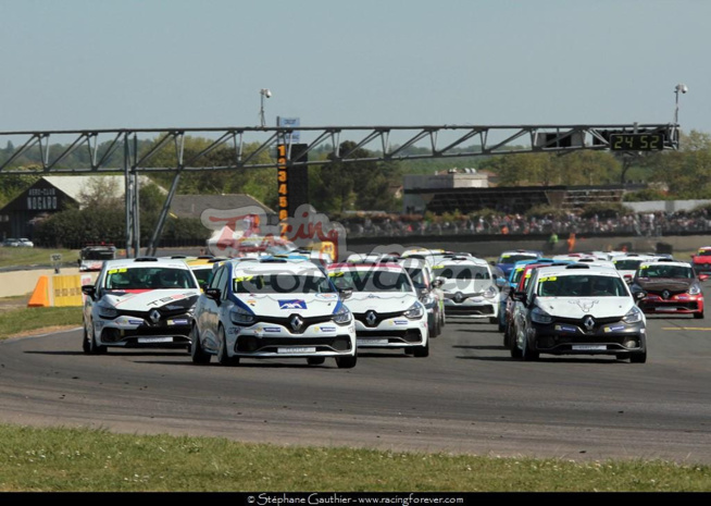 La Clio Cup à Nogaro en 2017 © S. Gauthier – www.racingforever.com