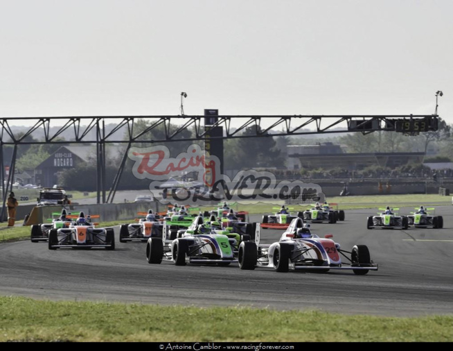 La F4 à Nogaro en 2017 : © S. Gauthier – www.racingforever.com La F4 à Nogaro en 2017 : © S. Gauthier – www.racingforever.com