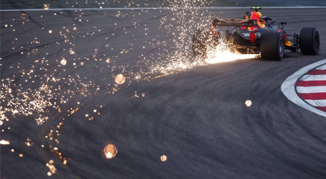 Verstappen a encore fait des étincelles mais dans le mauvais sens du terme (Lars Baron/Getty Images)