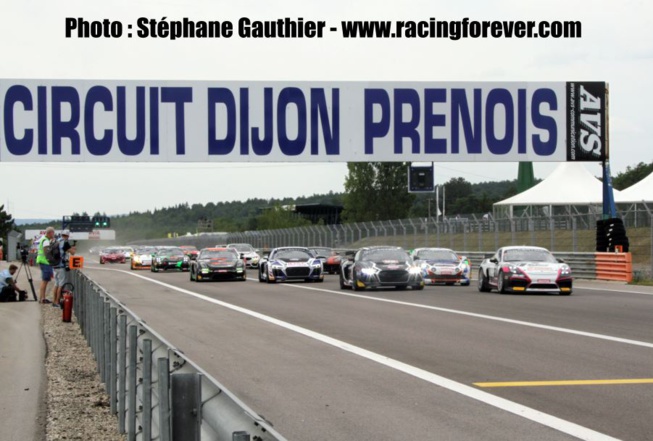 Le départ vers une course folle Le départ vers une course folle