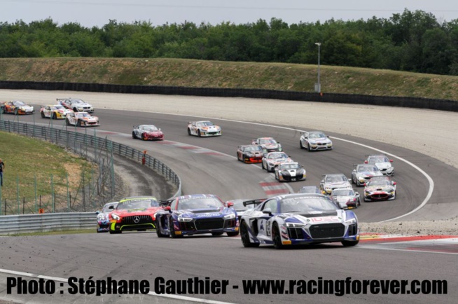 Le départ de la seconde course à Dijon Le départ de la seconde course à Dijon