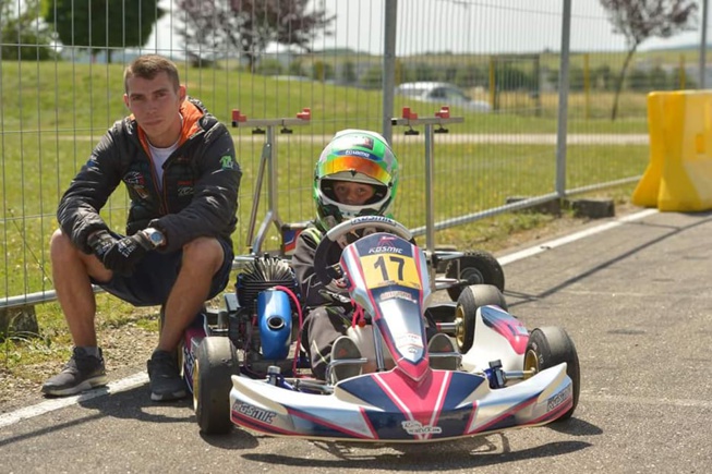 Les résultats obtenus sont aussi dues au travail avec son mécanicien Adrien Les résultats obtenus sont aussi dues au travail avec son mécanicien Adrien