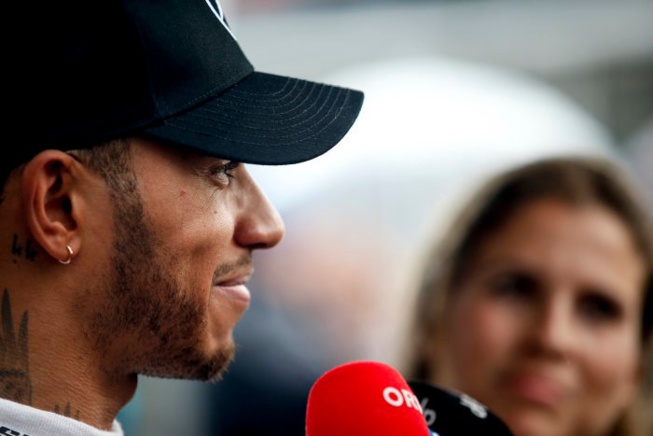 Hamilton tout sourire à Suzuka