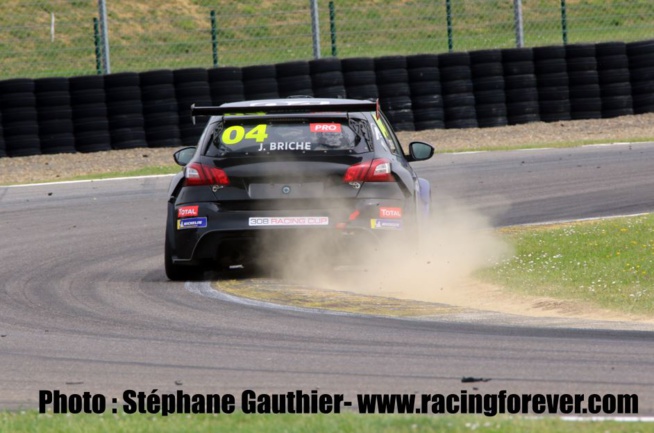 Ce week-end, les adversaires de Julien Briché n'ont pu que manger sa poussière ! Ce week-end, les adversaires de Julien Briché n'ont pu que manger sa poussière !