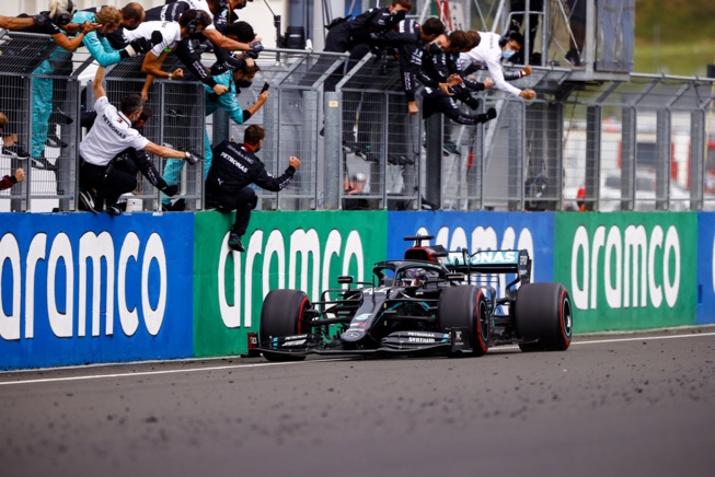 Hamilton aussi bien que Michael Schumacher ! © Mercedes F1 Hamilton aussi bien que Michael Schumacher ! © Mercedes F1