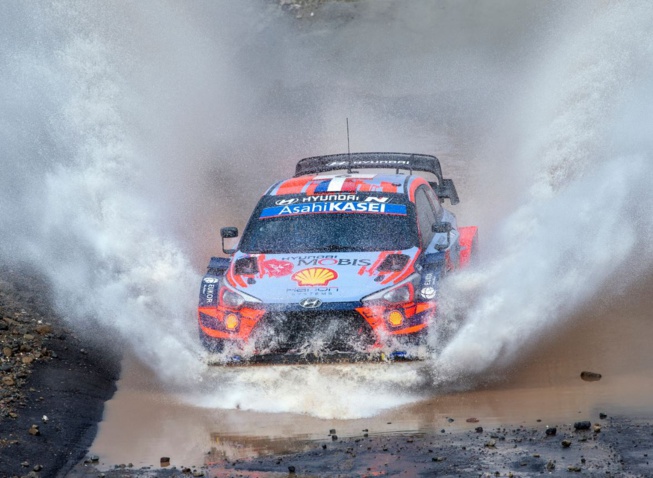 Loeb et Elena ont mené le début du rallye ( Mahmut Cinci / Red Bull Content Pool) Loeb et Elena ont mené le début du rallye ( Mahmut Cinci / Red Bull Content Pool)