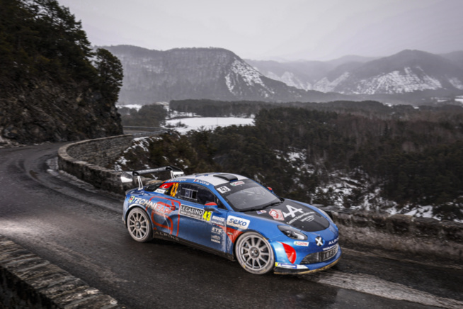 Alpine et Guigou au sommet Alpine et Guigou au sommet