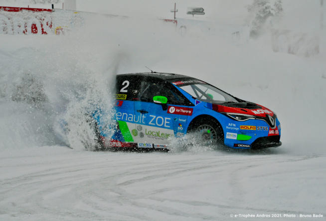 Dubourg en glisse avec sa Zoe Dubourg en glisse avec sa Zoe