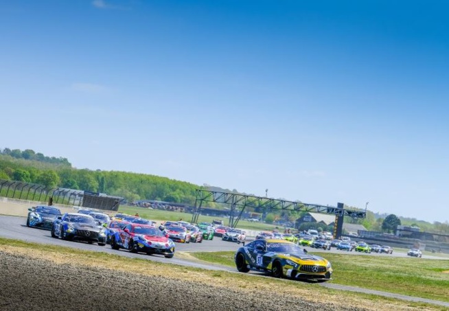 Une Mercedes Akka Asp mène au départ (Photo D.Bogaerts SRO) Une Mercedes Akka Asp mène au départ (Photo D.Bogaerts SRO)