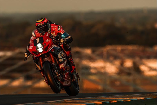 Victoire Suzuki (photo www.suzuki-racing.com) Victoire Suzuki (photo www.suzuki-racing.com)