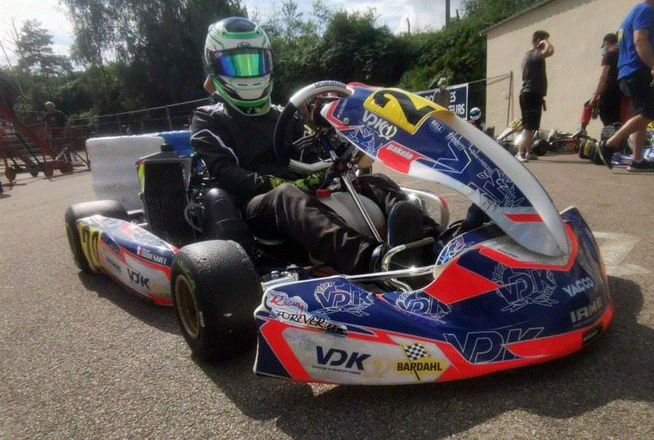 Axel Gouesmel sur son Kart Axel Gouesmel sur son Kart