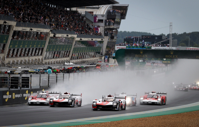 Le départ sous la pluie fut mouvementé pour Toyota Le départ sous la pluie fut mouvementé pour Toyota