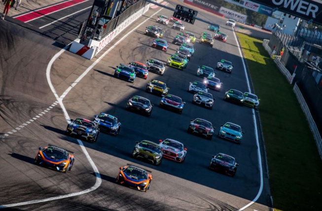 41 voitures ont pris le départ (Photo SRO) 41 voitures ont pris le départ (Photo SRO)