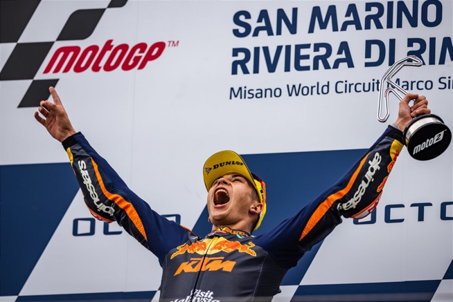 Explosion de joie sur le podium (Polarity Photo) Explosion de joie sur le podium (Polarity Photo)