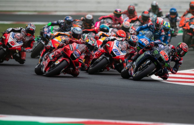 Pas facile de faire sa place au départ (Ducati) Pas facile de faire sa place au départ (Ducati)