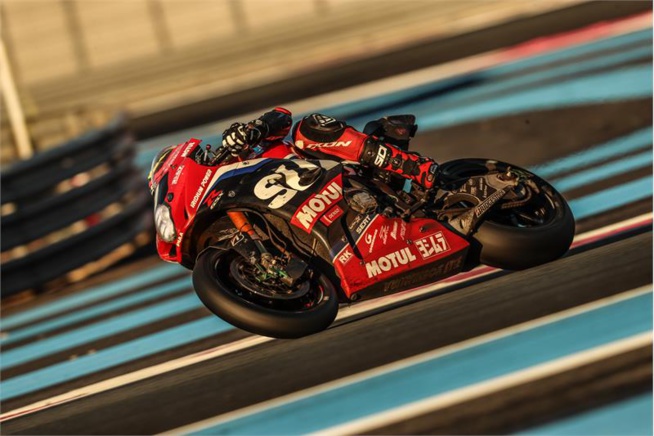 Photo : www.suzuki-racing.com Photo : www.suzuki-racing.com