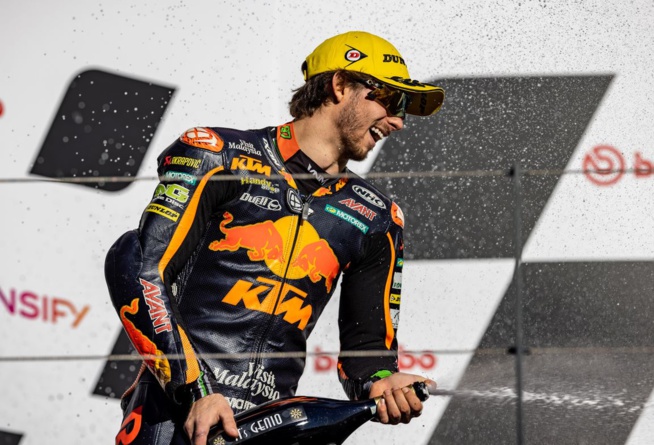 Un pee de champagne pour atténuer les douleurs de Rémy (Photo Rob Gray Polarity) Un pee de champagne pour atténuer les douleurs de Rémy (Photo Rob Gray Polarity)