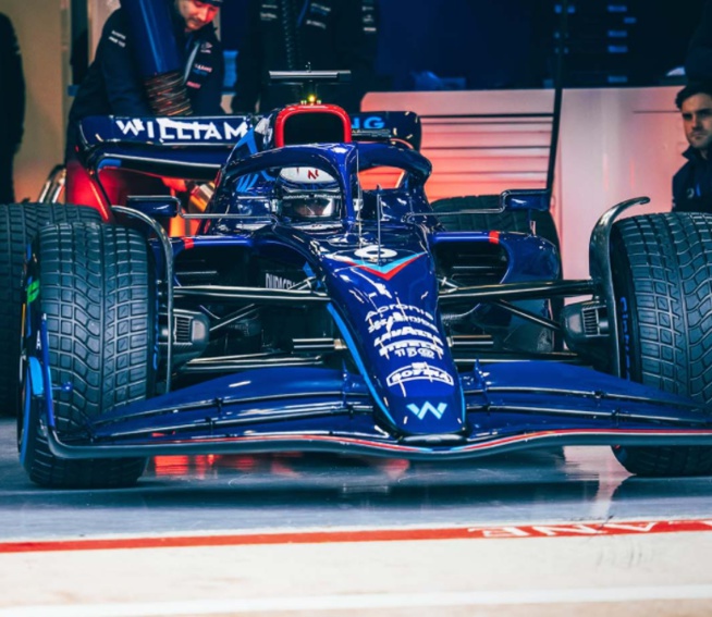 La FW44 qui va prendre la piste © Williams F1