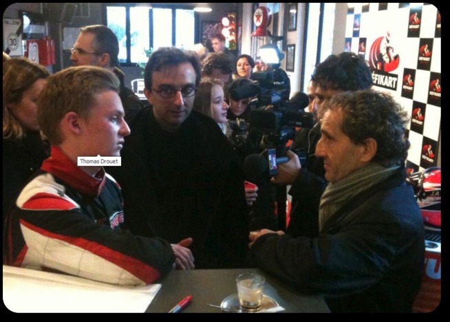 Thomas en discussion avec Alain Prost (Photo DR)