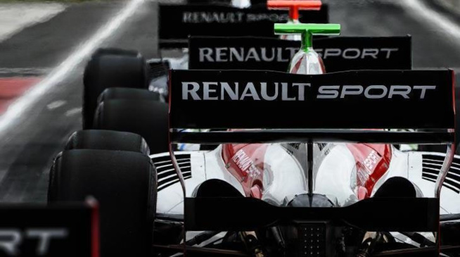 Un peloton qui prend forme : © Renault-sport / DPPI Un peloton qui prend forme : © Renault-sport / DPPI