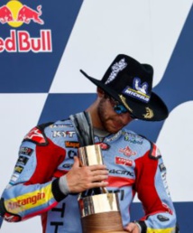 Le look texan pour le vainqueur Le look texan pour le vainqueur