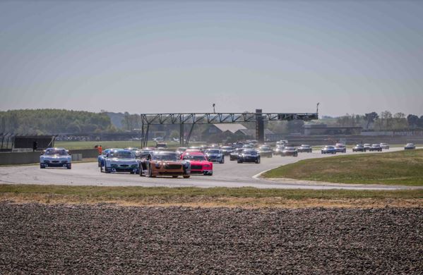 41 voitures pour ouvrir la saison aux Coupes de Pâques à Nogaro ! 41 voitures pour ouvrir la saison aux Coupes de Pâques à Nogaro !