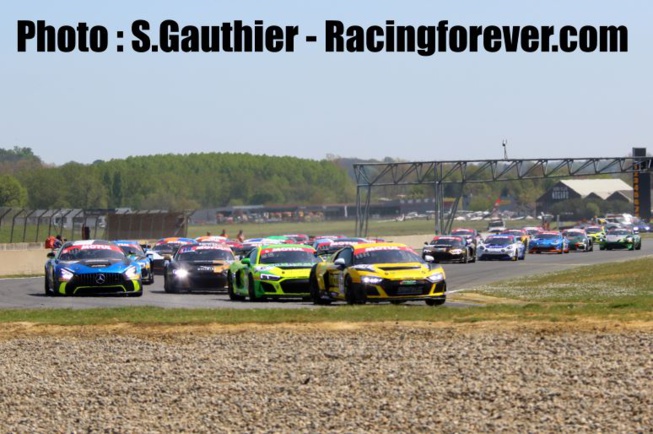 Grande première bataille de la saison GT4 Grande première bataille de la saison GT4