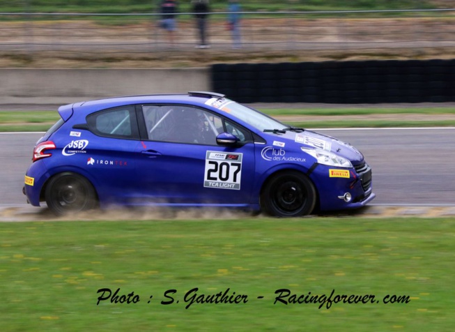 On peut participer dans des catégories moins onéreuses On peut participer dans des catégories moins onéreuses