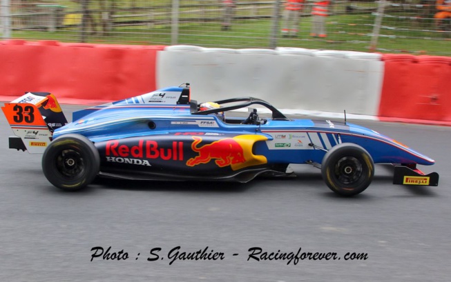 Arao rectifie le tir en course 3 Arao rectifie le tir en course 3