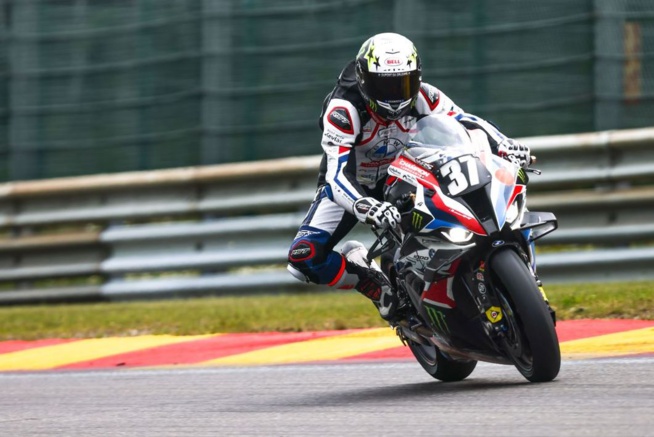 Une première pour BMW sur une course de 24 heures Une première pour BMW sur une course de 24 heures