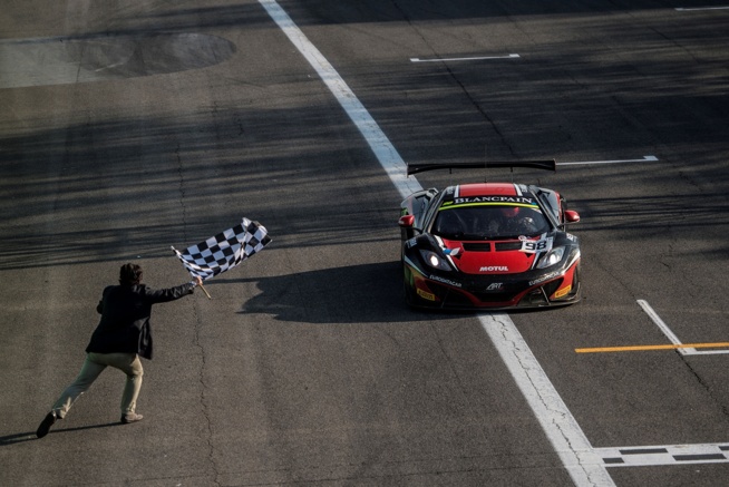 McLaren s'impose dans le temple de la vitesse McLaren s'impose dans le temple de la vitesse