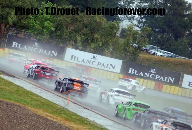 Le plateau de la Mitjet 2.0 était fourni à Nogaro Le plateau de la Mitjet 2.0 était fourni à Nogaro