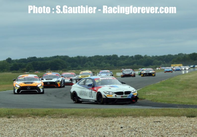 Course fluide et victoire BMW Course fluide et victoire BMW