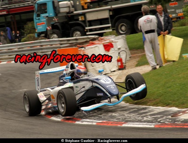 Les pilotes à l'assaut des trottoirs Les pilotes à l'assaut des trottoirs