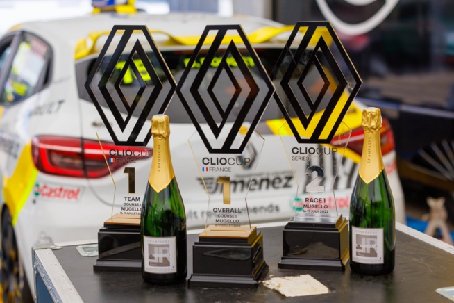 Les trophées de Clio Cup (Photo DPPI Alpine Cars) Les trophées de Clio Cup (Photo DPPI Alpine Cars)