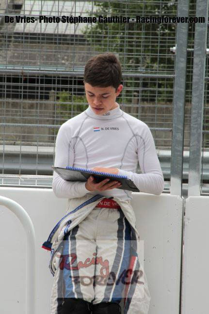 Nyck de Vries révise le tracé : © S. Gauthier – www.racingforever.com Nyck de Vries révise le tracé : © S. Gauthier – www.racingforever.com