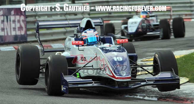 Nyck à l'aise dans les rues de Pau Nyck à l'aise dans les rues de Pau