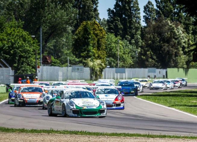 Incartade à Imola pour la Porsche Carrera France (Photo Alexis Goure) Incartade à Imola pour la Porsche Carrera France (Photo Alexis Goure)