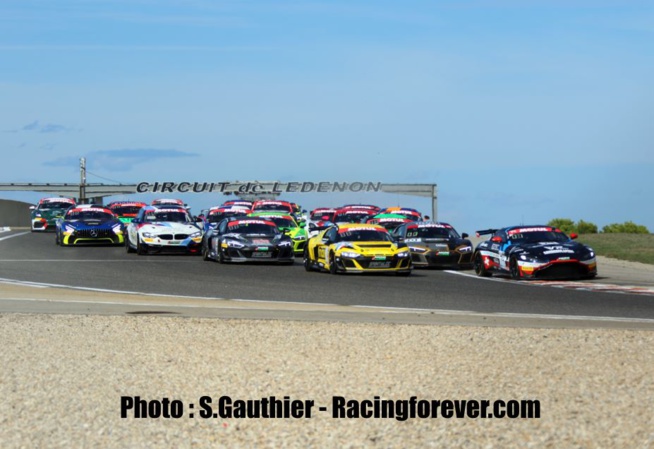 Départ de la meute à Ledenon Départ de la meute à Ledenon